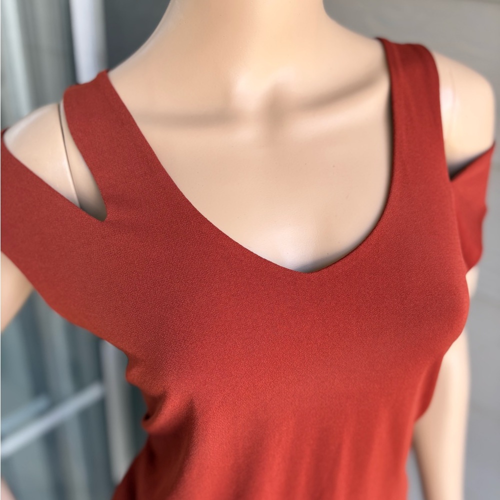 Bold Elements Rust Open Shoulder Top - Picture 3 of 7